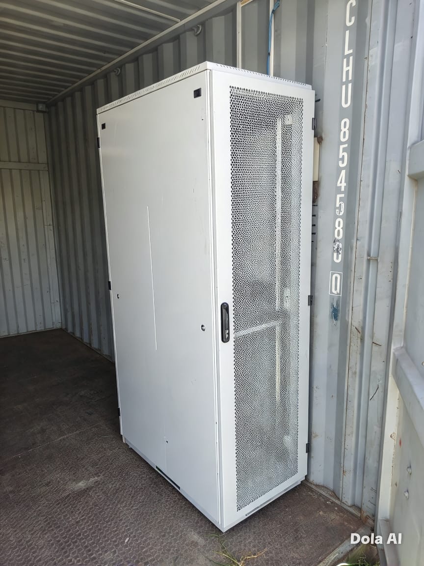 RACK PARA SERVIDORES 42U — COLOR BLANCO